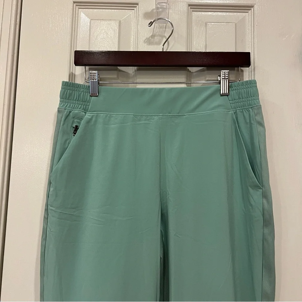 NWOT ATHLETA Brooklyn Jogger Women’s 10 Soft Mint Green 530631-06